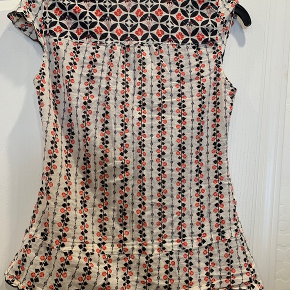 Short sleeved summer blouse Size: Small - Picture 3 of 5
